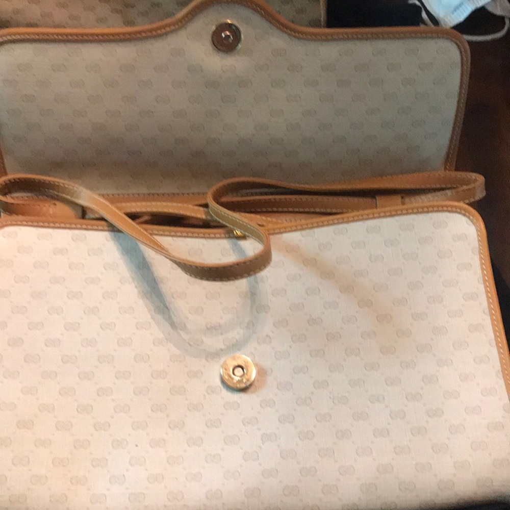 Handbag - Picture 3 of 4
